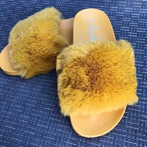 Yellow faux fur fuzzy sandal slides slip on flats slippers open peep toe Size 8